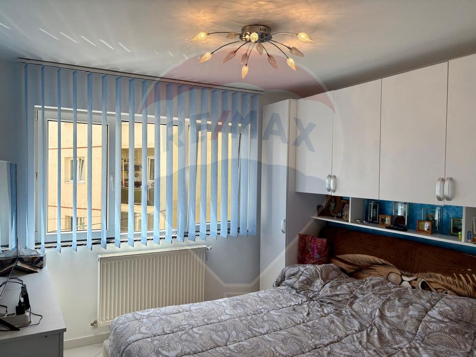 Apartament cu 4 camere de vânzare în zona Ultracentral