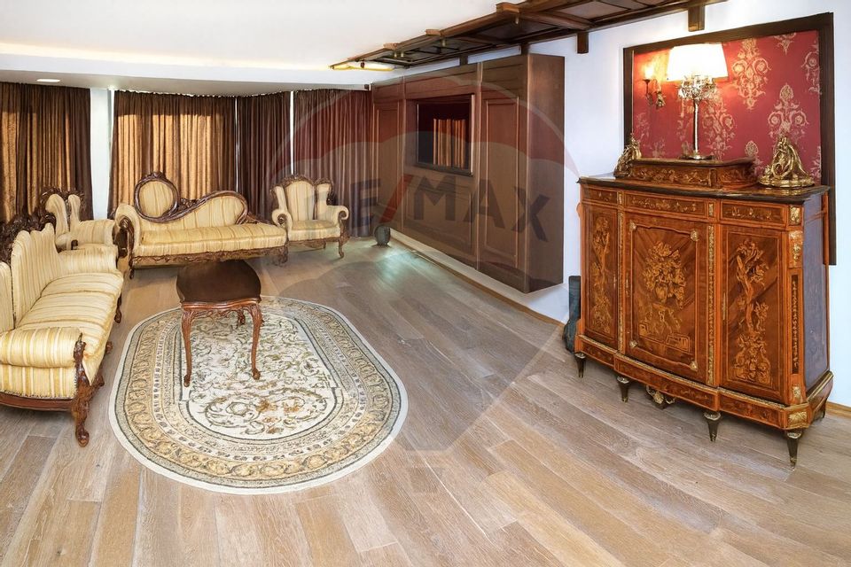 Apartament elegant cu mobilier de inspirație barocă, Valea Cheii 23