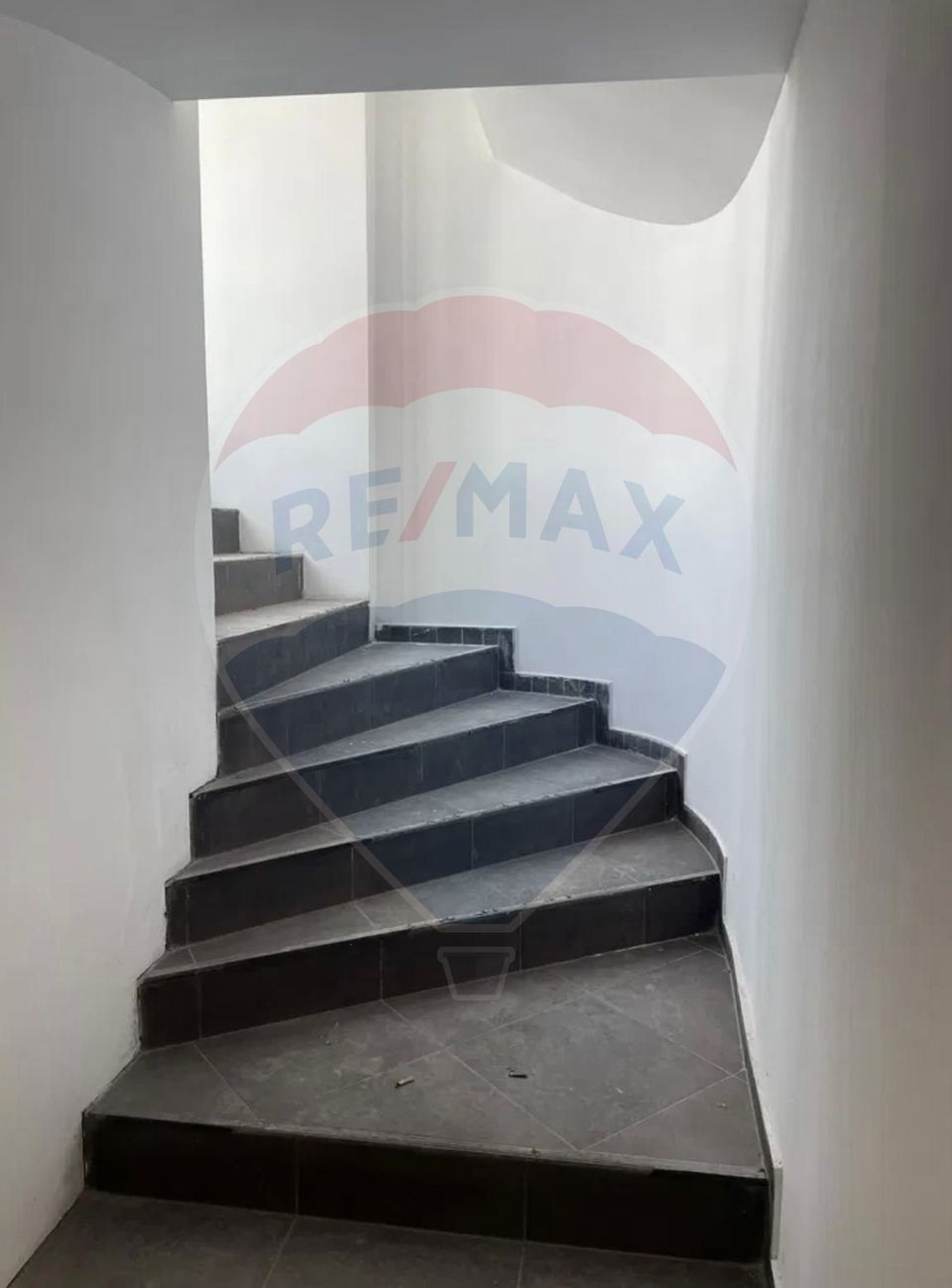 200sq.m Commercial Space for rent, Boul Rosu area