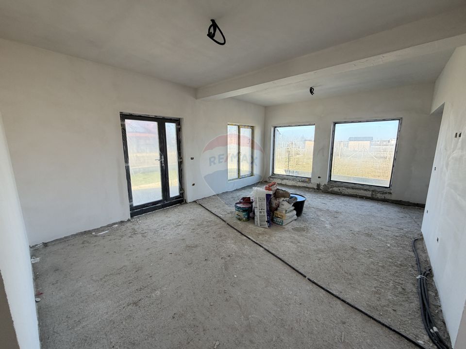 Casă cu 4 camere Campineanca