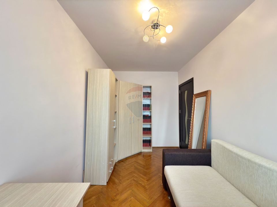 Apartament cu 3 camere de vânzare în zona Podgoria