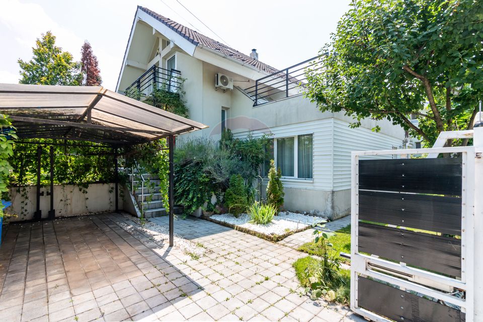 Casă / Vilă in Corbeanca, langa lac, zona exclusivista