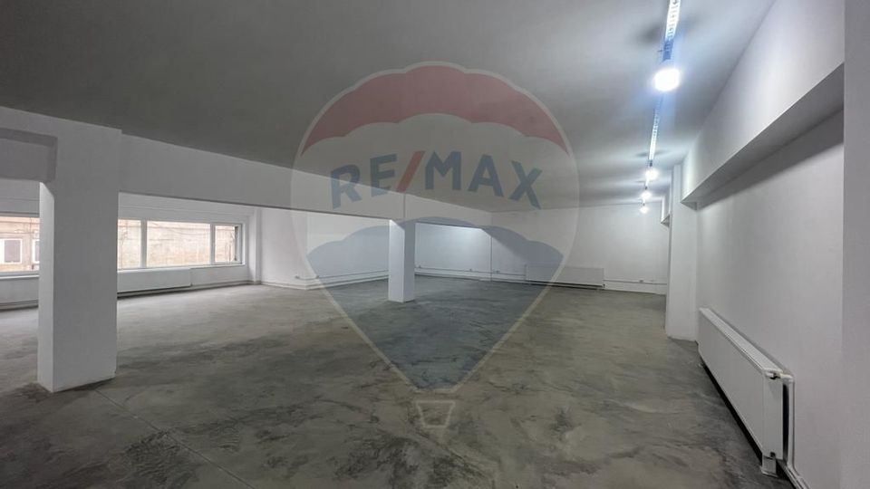 Spatiu comercial de 990mp de inchiriat