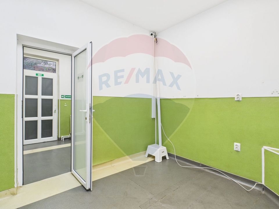 Casa / Spațiu comercial cu 5 camere si 300mp curte, in Bd. Gloriei