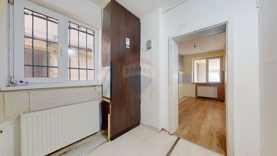 84sq.m Commercial Space for rent, Bartolomeu area