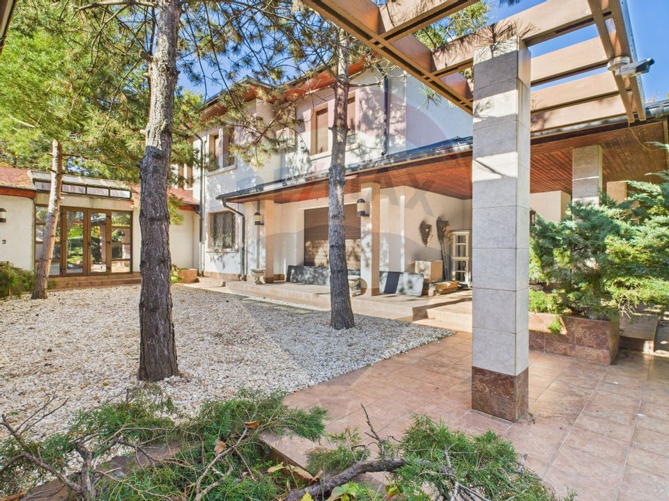 Vilă spectaculoasă în Balotești, curte 5000 mp si piscina interioara