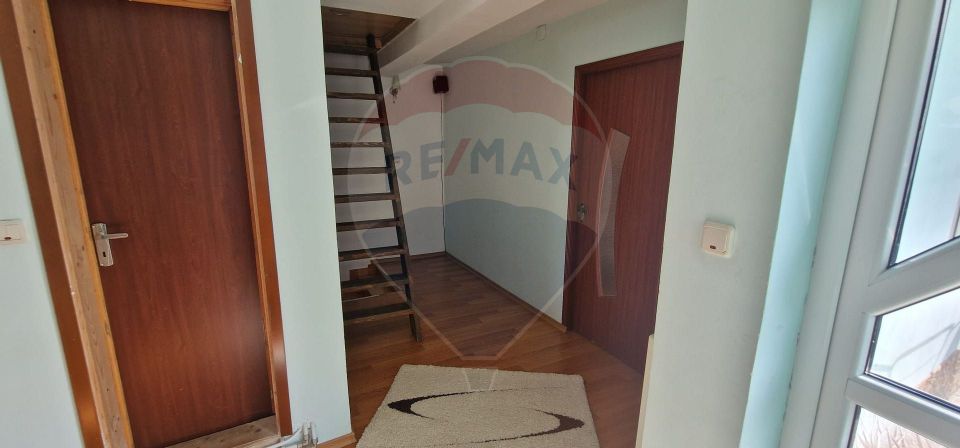 Casă / Vilă cu 3 camere de închiriat în zona Tache