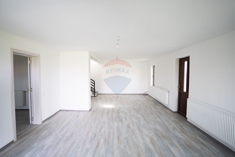 4 room House / Villa for sale