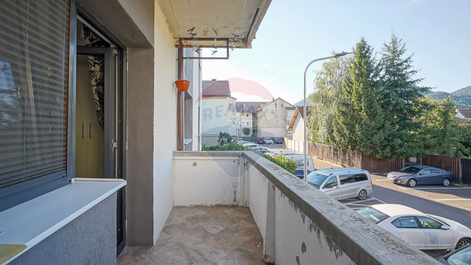 4 room Apartment for rent, Cernatu area