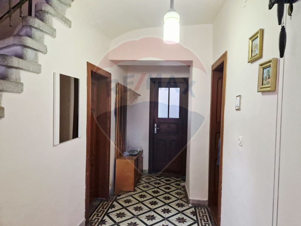 Casă / Vilă  str. Ana Ipatescu S+P+1 , 5 camere , teren - 252 mp