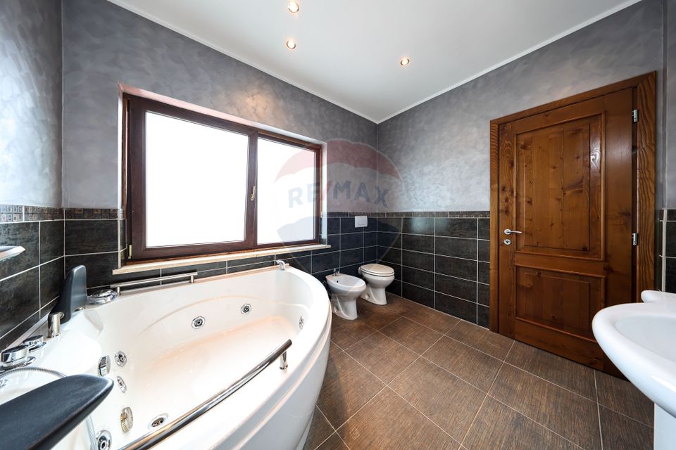 Conac, proprietate unica, in mijlocul naturii, Sacele!