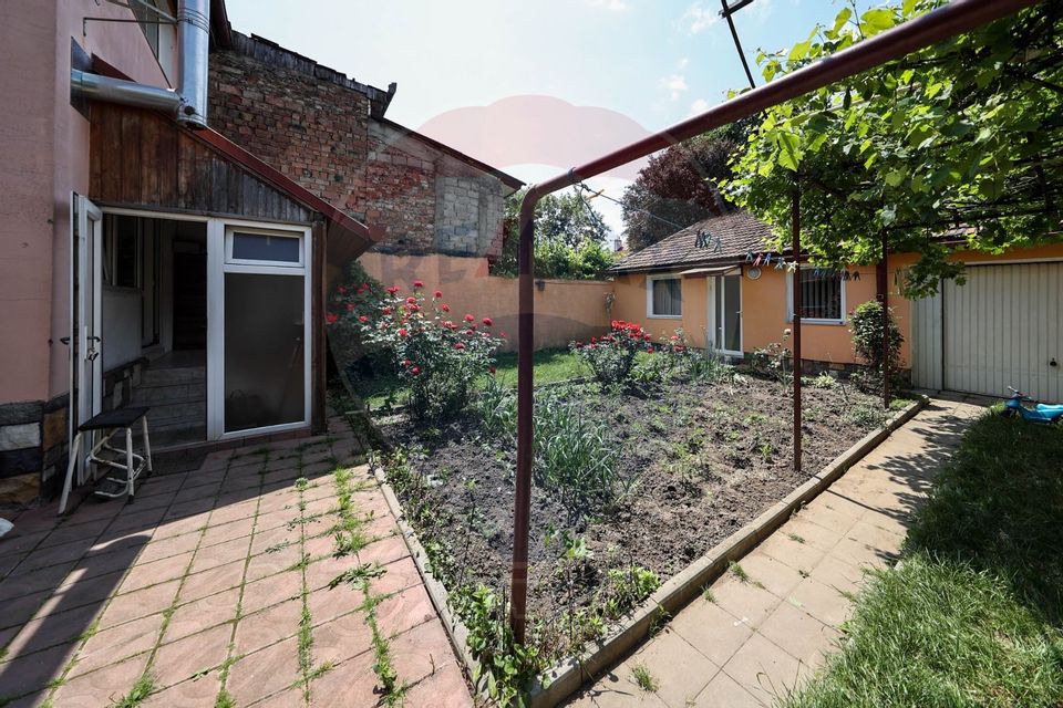 Vilă cu 4 camere de vânzare în zona Florilor