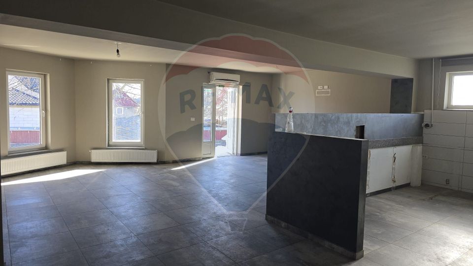 Casă / Vilă de vânzare sau spatiu comercial in Hurjuieni