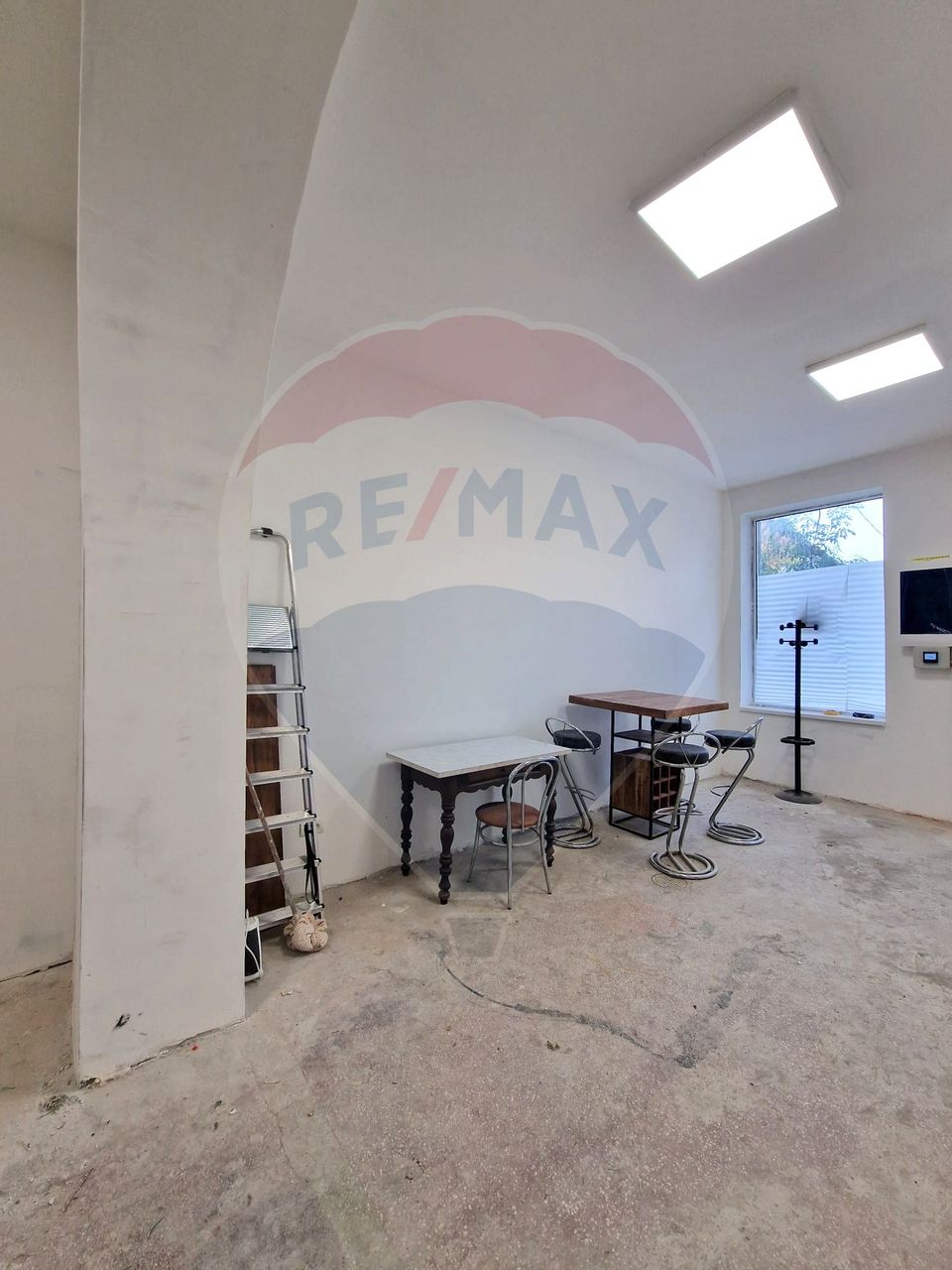 37.2sqm commercial space for rent in the Eroii Revolutiei area