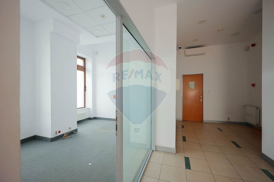 360sq.m Commercial Space for rent, Ultracentral area
