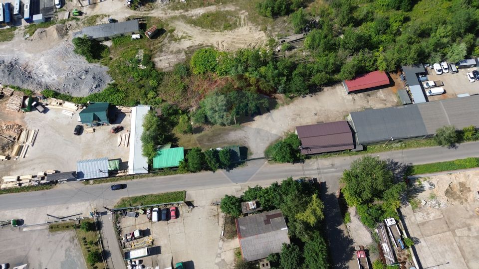 Spațiu industrial de 560mp / platforma betonata 2900mp 100m front