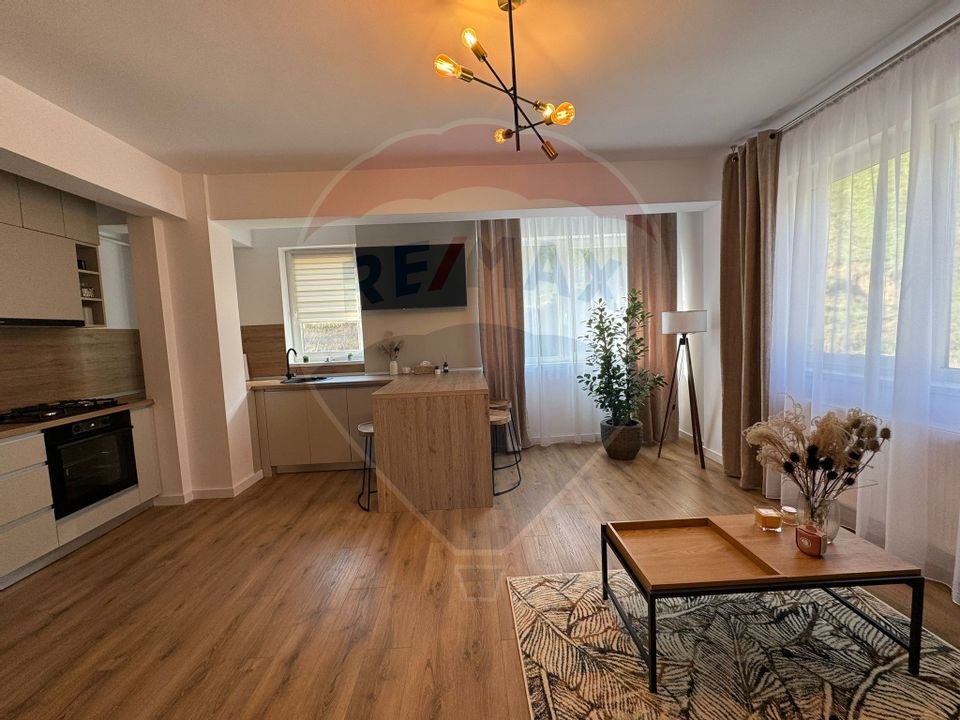 Vând apartament 3 camere, zona Florești