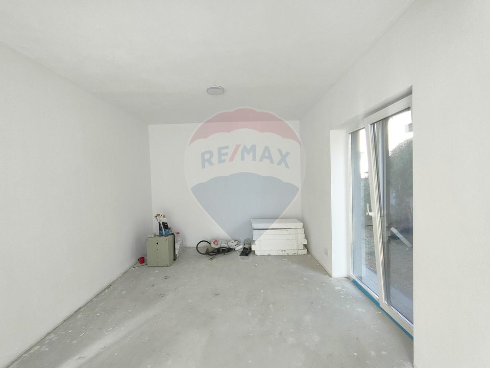 Casă cu 3 camere de vânzare în zona Turnisor