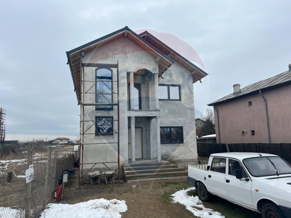 5 room House / Villa for sale, Est area