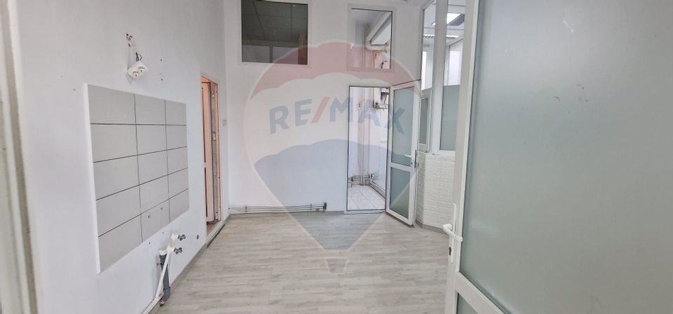 65sq.m Commercial Space for rent, Central area