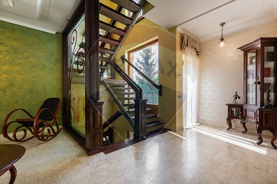 Casă spectaculoasă în Mediaș – reședința antrenorului Cristi Pustai