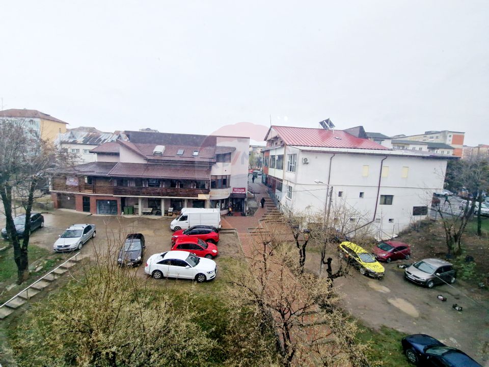 Apartament cu 3 camere de vânzare în zona Darmanesti