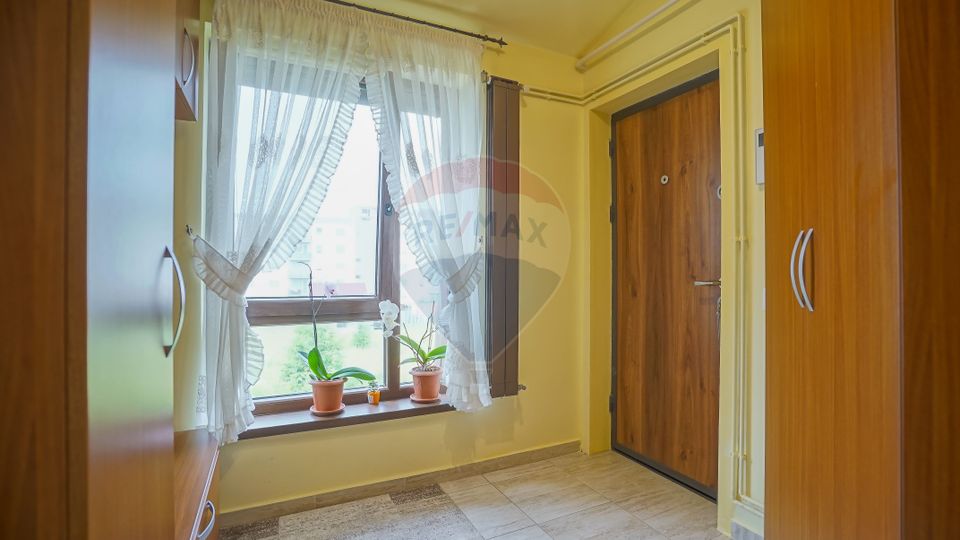 Apartament in vila, 3 camere, Nicolae Labis, Tractorul