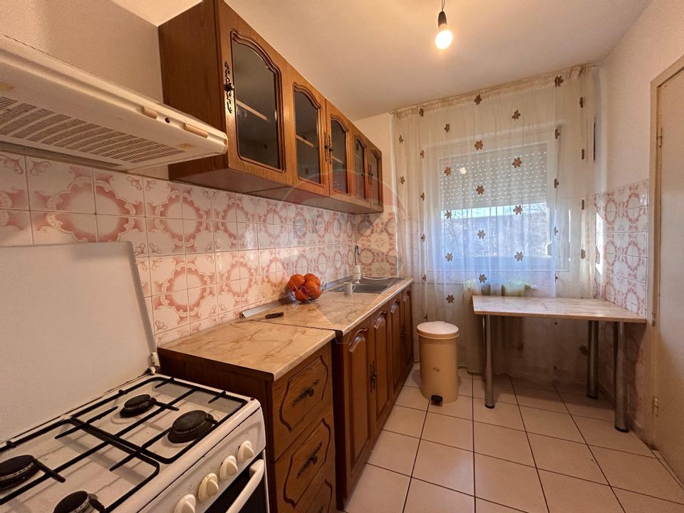 Apartament cu 3 camere de închiriat în zona Valea Rosie