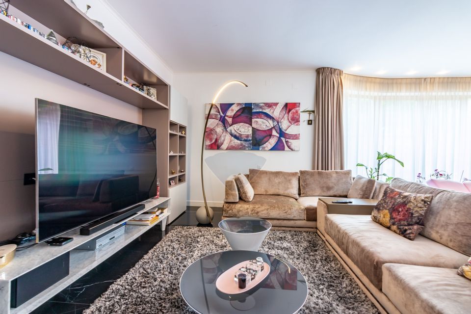 Vilă + casă de oaspeți + casă angajați | 12 camere | 530mp | Mogoșoaia