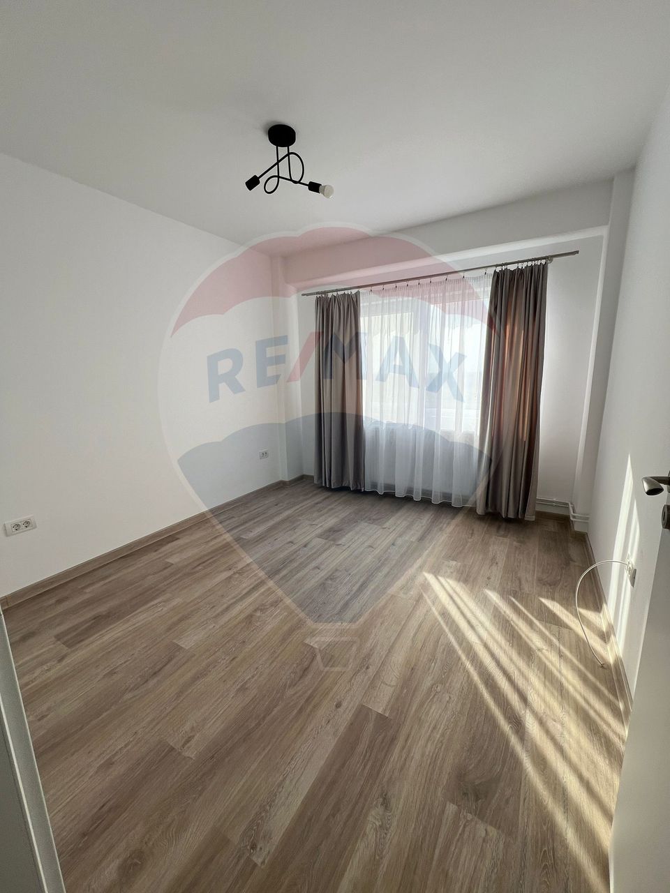 4 room Apartment for rent, Polivalenta area