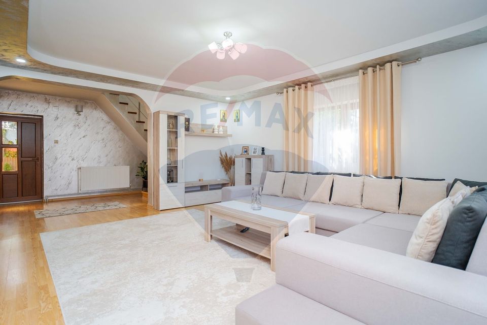 Casă / Vilă cu 5 camere de vânzare în zona Central