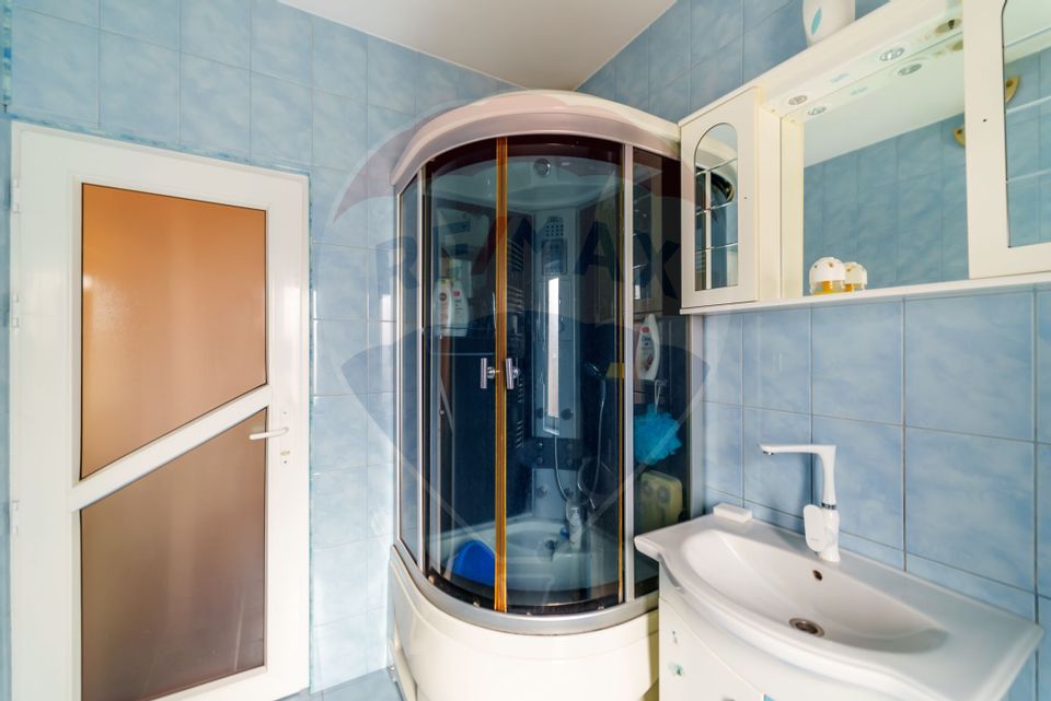 4 room House / Villa for sale, Confectii area