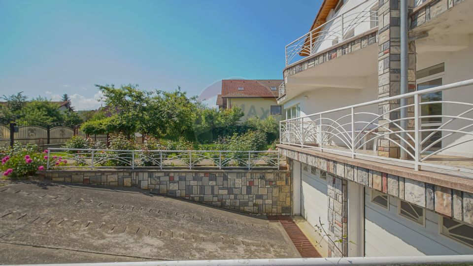 Vila impunatoare, rezidenta cu pretentii, Tractorul, Brasov