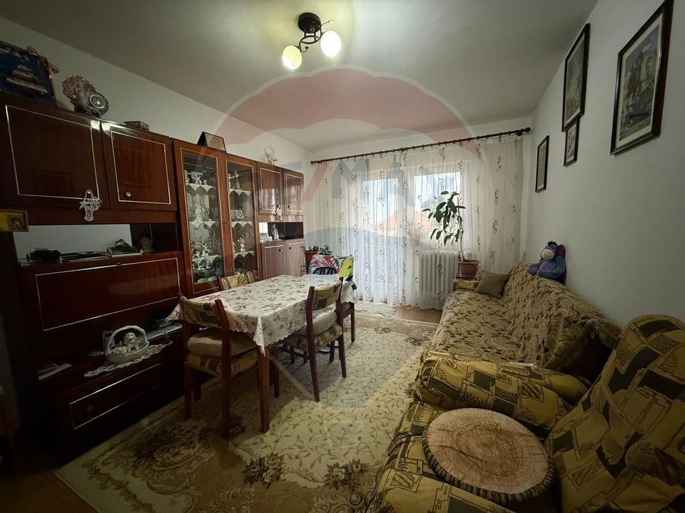 Apartament cu 3 camere de vânzare în zona Valea Aurie
