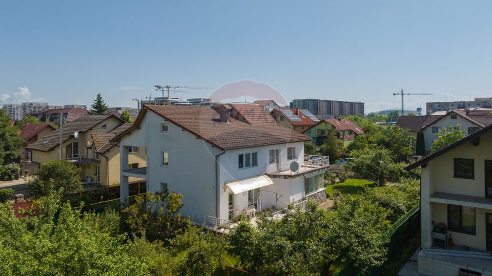 Vila impunatoare, rezidenta cu pretentii, Tractorul, Brasov