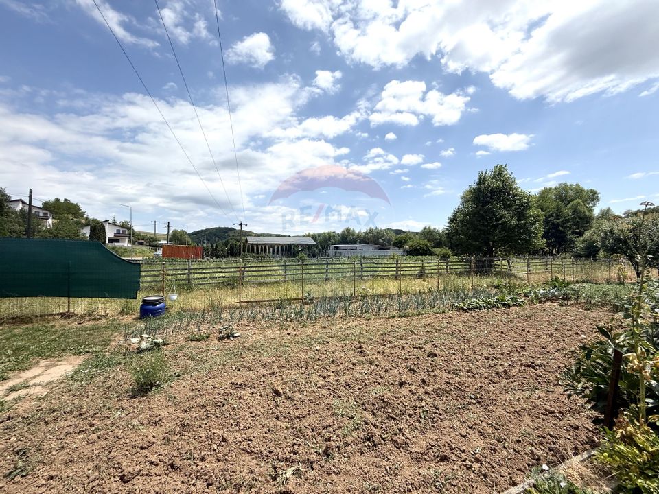 Comision 0% Casă de vânzare în Stolna cu livada,ciubăr,teren de 1464mp