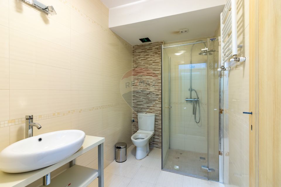 Investment building: polyclinic, senior living & catering-Giulesti