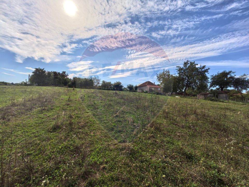 Teren 5,600mp Finteusu Mic / Strada Principala