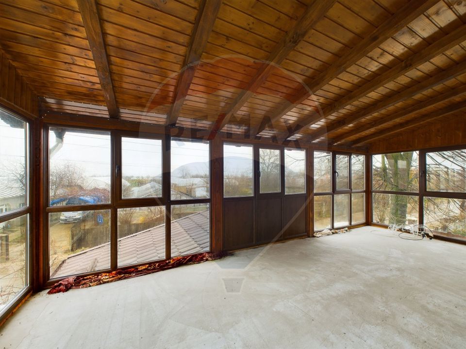 Vila cu 6 camere, teren 1200mp de vanzare- Varasti, la 4 km de Berceni