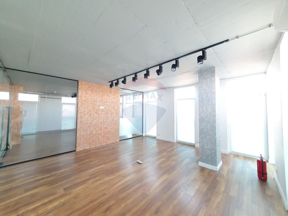 Birou modern 151 mp în Arad Plaza, 2 locuri de parcare