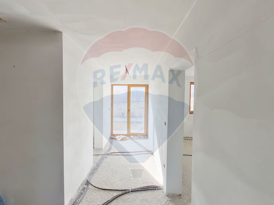Casă / Vilă cu 8 camere de vânzare