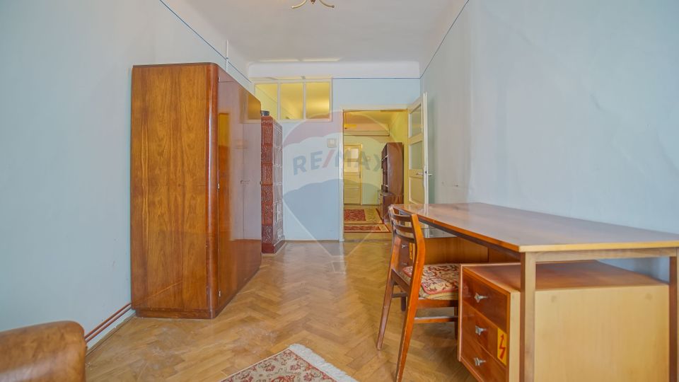 REZERVAT! Apartament spațios, cu loc de parcare, Centrul Istoric