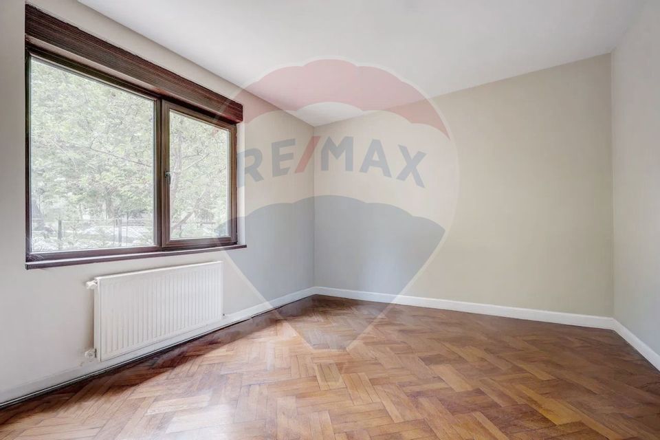 5 room House / Villa for sale, Primaverii area