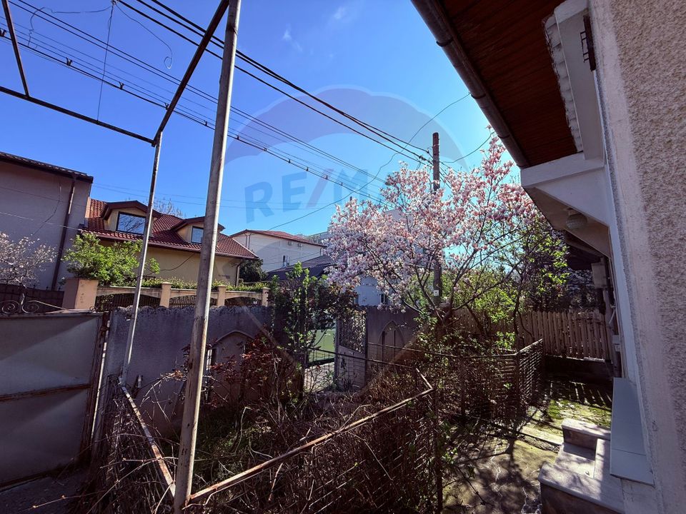 Casă de vanzare cu curte | 4 camere | Zona Gorjului | Teren generos