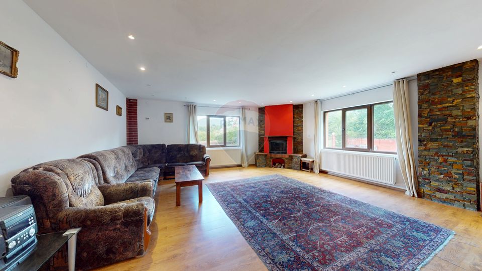 10 room Hotel / Pension for sale