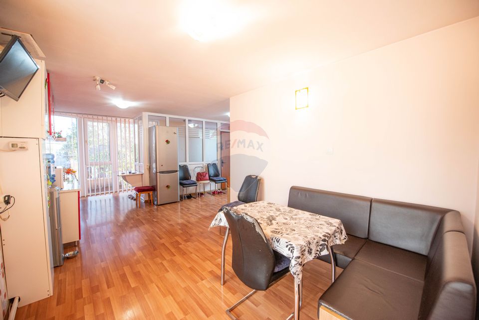 Casa Vila cu 4 camere de vanzare 157 mp, comercial, birou, rezidential