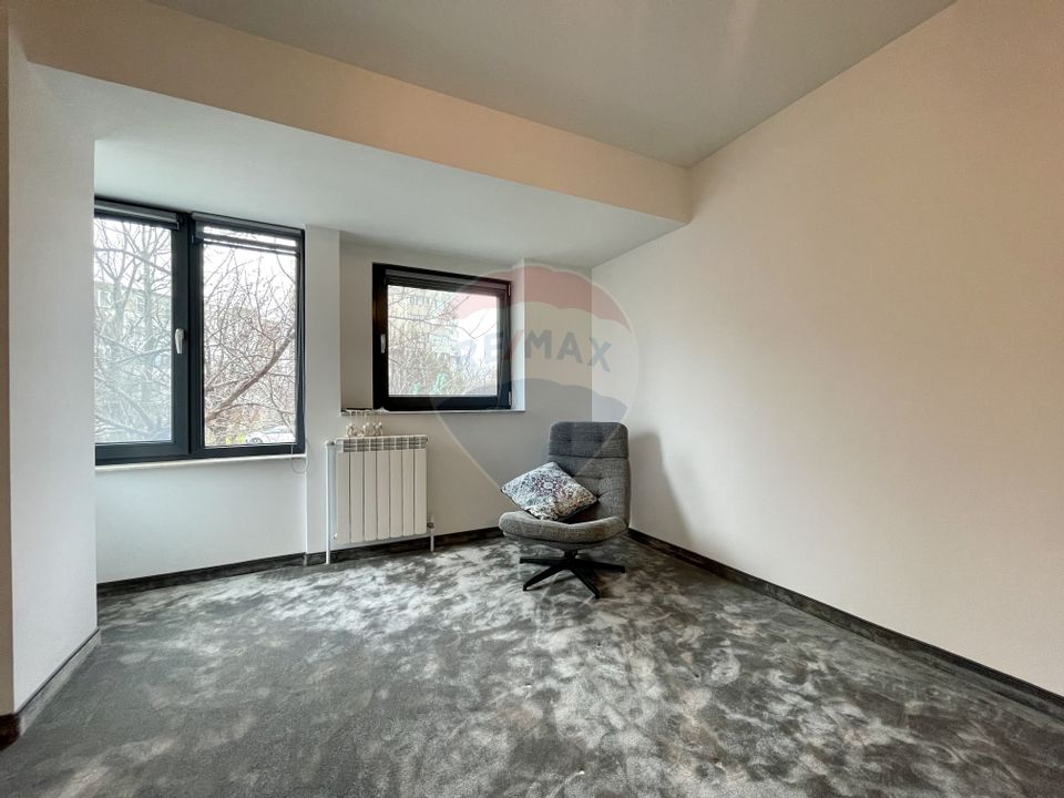 Apartament cu 3 camere de închiriat în zona Faleza Nord