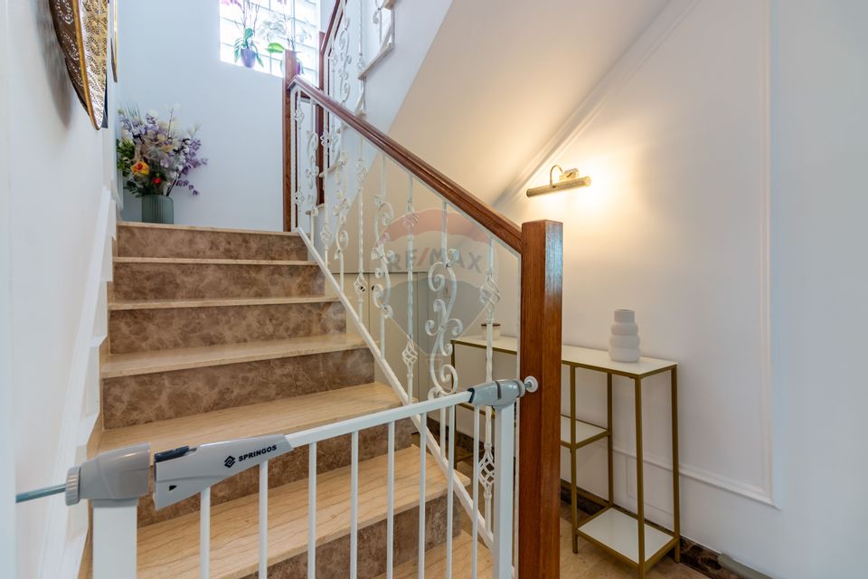 Villa in Corbeanca, near the lake, adjacent forest, blue lagoon