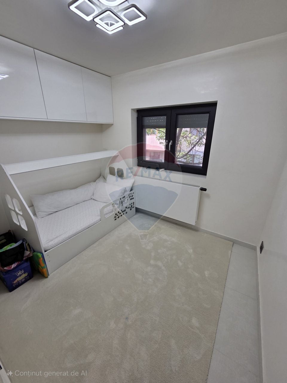 Apartament cu 3 camere etajul 1, zona Poienita