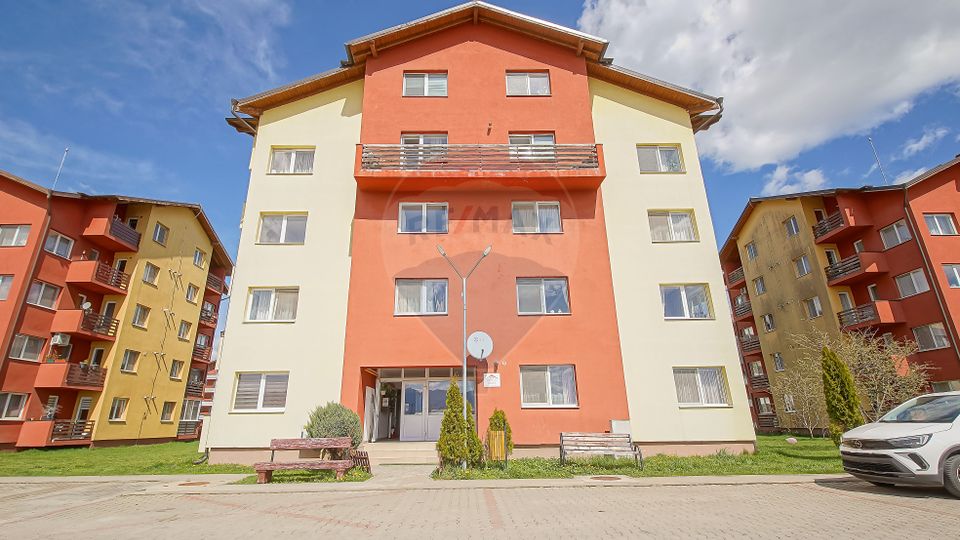 Apartament 2 Camere Subcetate - Mobilat, Parcare, Liniște lângă Brașo